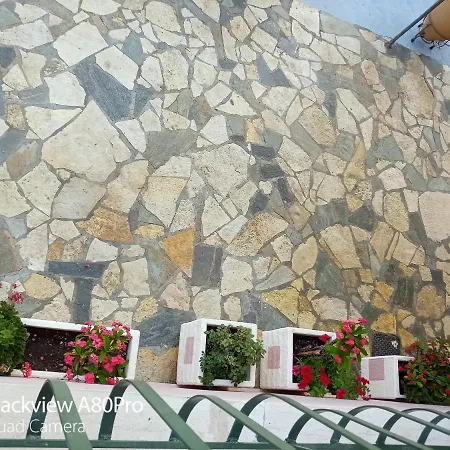 Chryspy Toulatos בית הארחה 2*