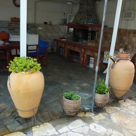 Chryspy Toulatos בית הארחה
